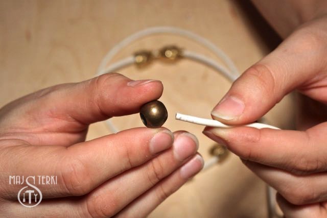 elektrobiżuteria, czyli jak zrobić bransoletkę z kabla po ładowarce