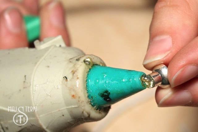 elektrobiżuteria, czyli jak zrobić bransoletkę z kabla po ładowarce